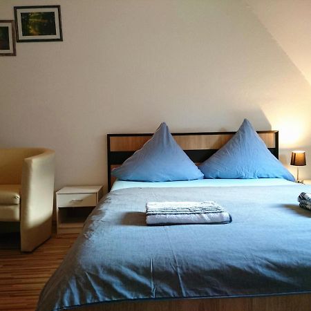 Nest City - Not A Hotel, Private Room With Shared Showers, No Parking, Breakfast, Or Kitchen, Towels Available For A Fee, Check-In 4 Pm To 11 Pm Constanţa Exterior foto