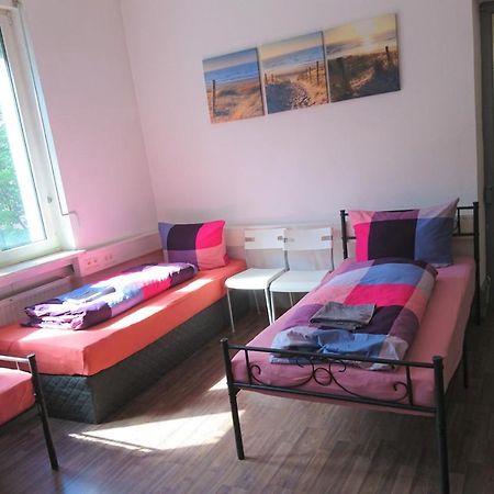 Nest City - Not A Hotel, Private Room With Shared Showers, No Parking, Breakfast, Or Kitchen, Towels Available For A Fee, Check-In 4 Pm To 11 Pm Constanţa Exterior foto
