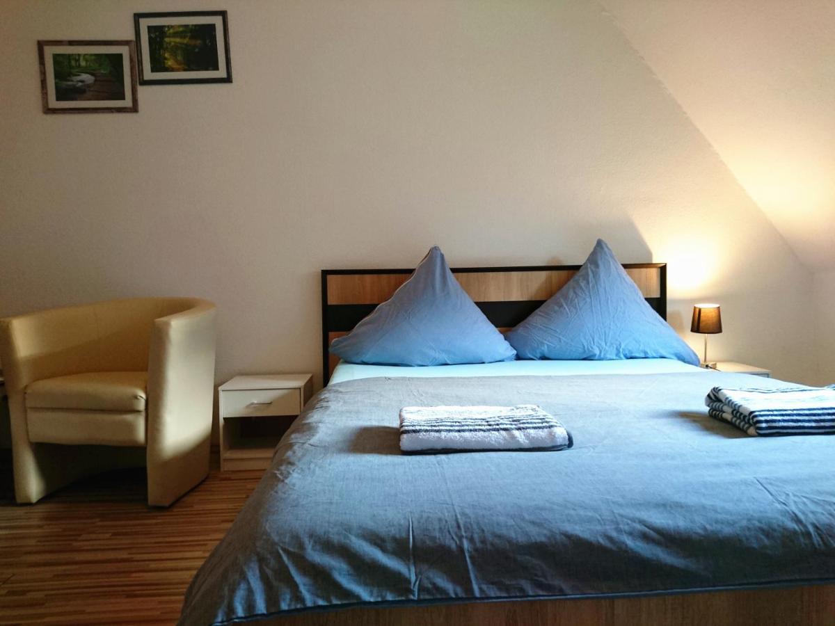 Nest City - Not A Hotel, Private Room With Shared Showers, No Parking, Breakfast, Or Kitchen, Towels Available For A Fee, Check-In 4 Pm To 11 Pm Constanţa Exterior foto