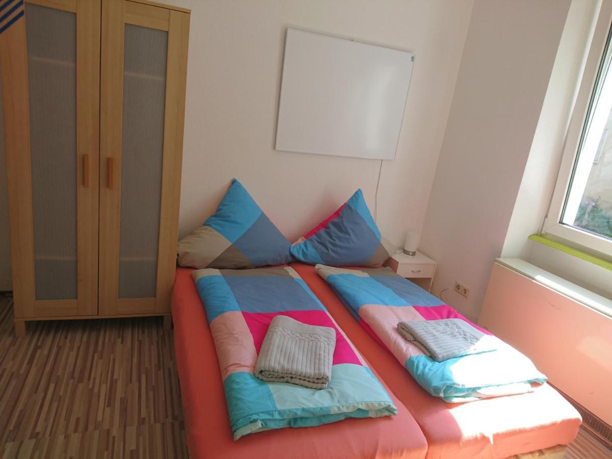 Nest City - Not A Hotel, Private Room With Shared Showers, No Parking, Breakfast, Or Kitchen, Towels Available For A Fee, Check-In 4 Pm To 11 Pm Constanţa Exterior foto